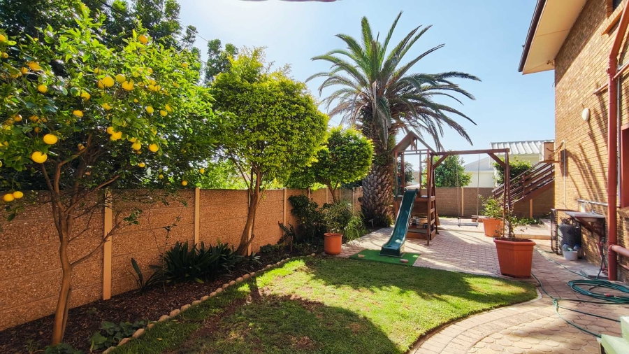 7 Bedroom Property for Sale in Bayview Western Cape